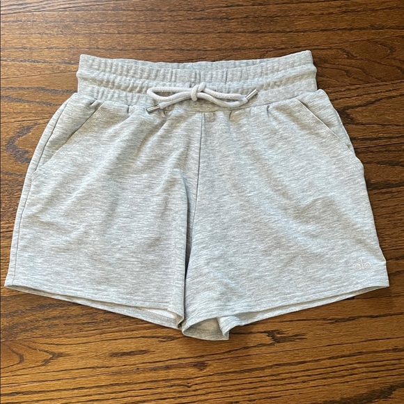 Alo Yoga Dreamy French Terry Shorts In Athletic Heather Grey - Size XS - Picture 2 of 4